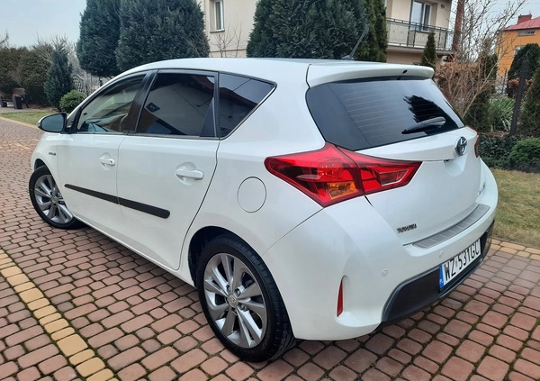 Toyota Auris cena 46000 przebieg: 104000, rok produkcji 2013 z Leszno małe 191
